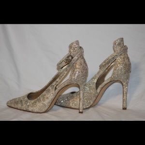 Beautiful Heels! Worn 2x in great condition